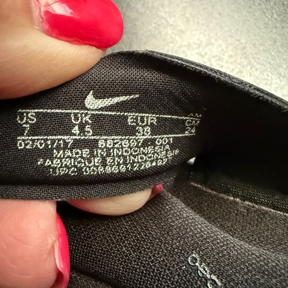 Nike Black Flip Flop Sandals with Cushioned Footbed Women’s Sz 7 - Picture 7 of 9